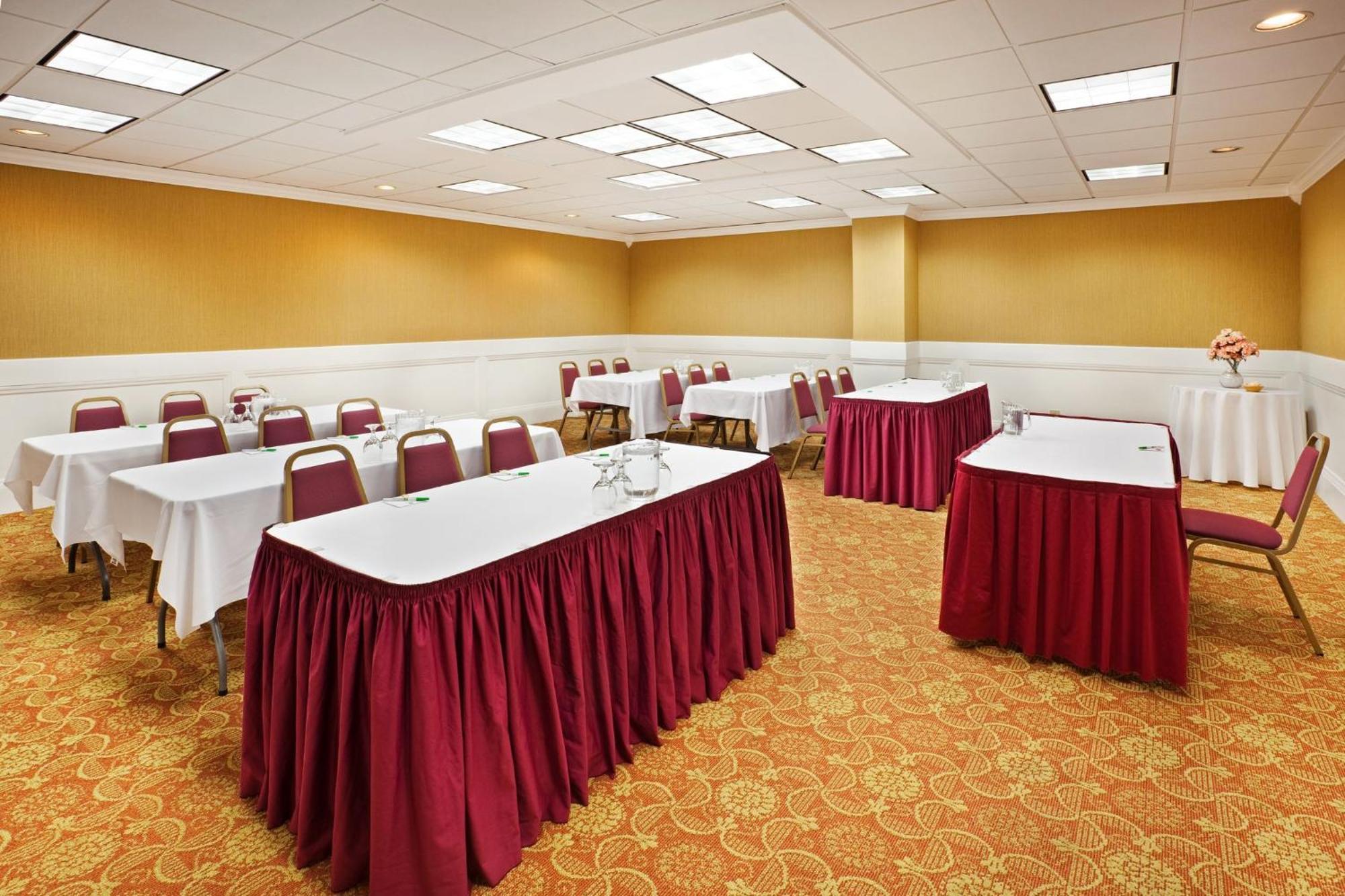 Holiday Inn Johnson City By Ihg Exterior photo